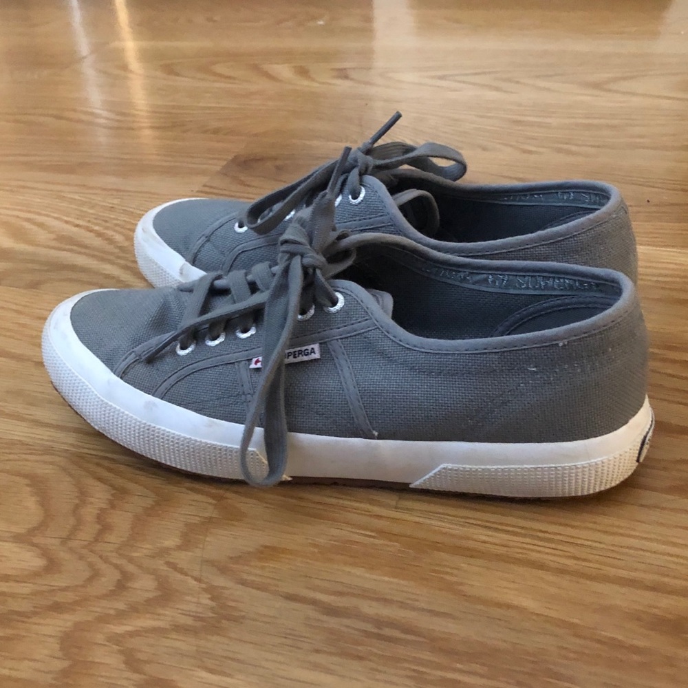 Grey supergas